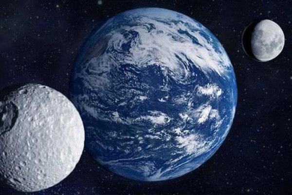ماه دوم زمین