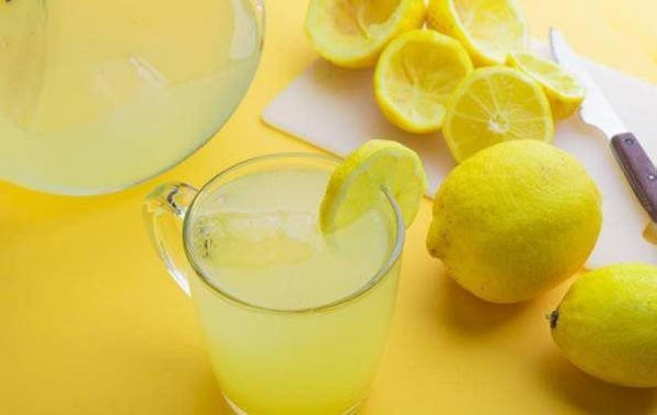 نوشیدن آب همراه با لیمو